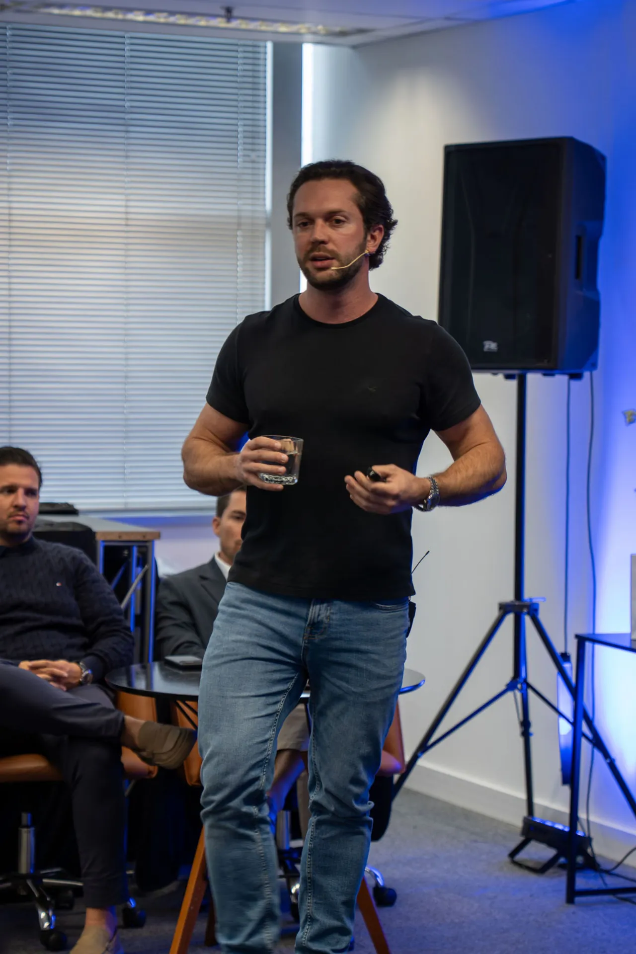 Mentor apresentando conceitos de gestão veterinária